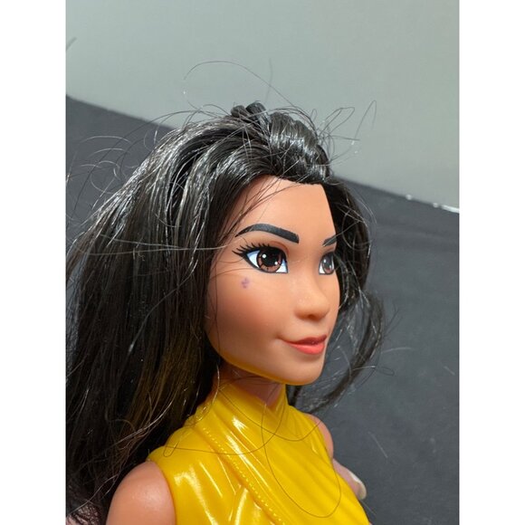 Disney Raya Doll 2020 By Hasbro - 11" Tall Yellow Top & Green Pants Articulated - Picture 4 of 5